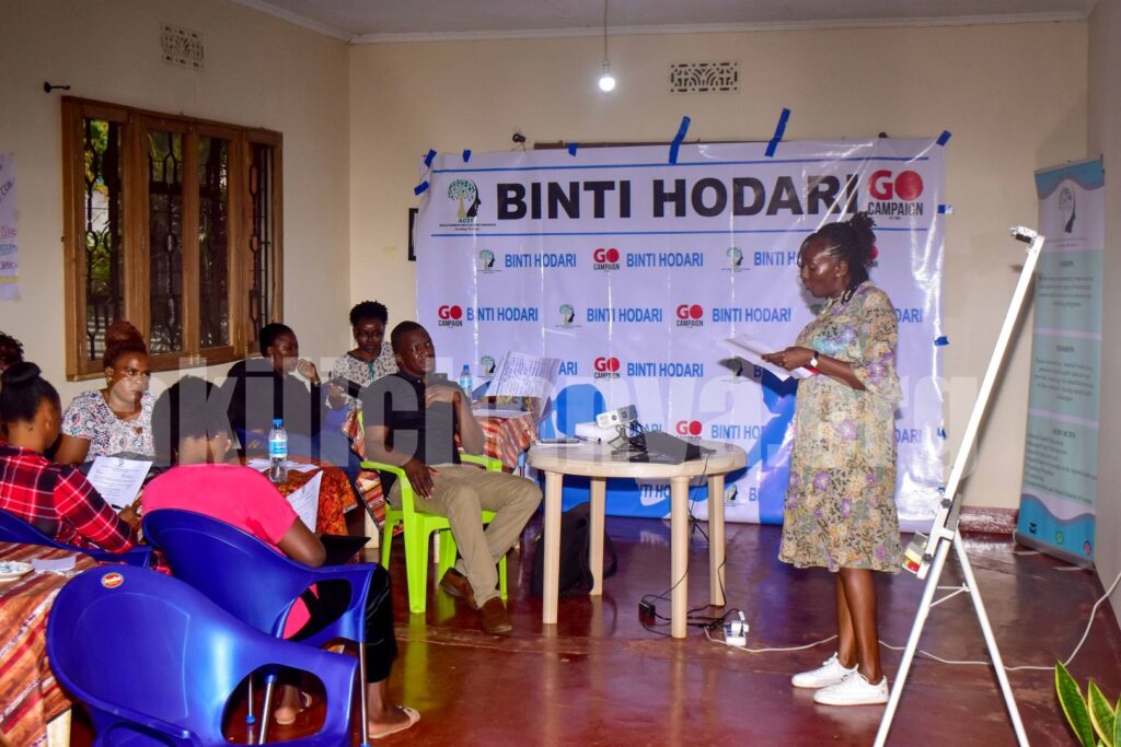 akilichanya director facilitating a seminar